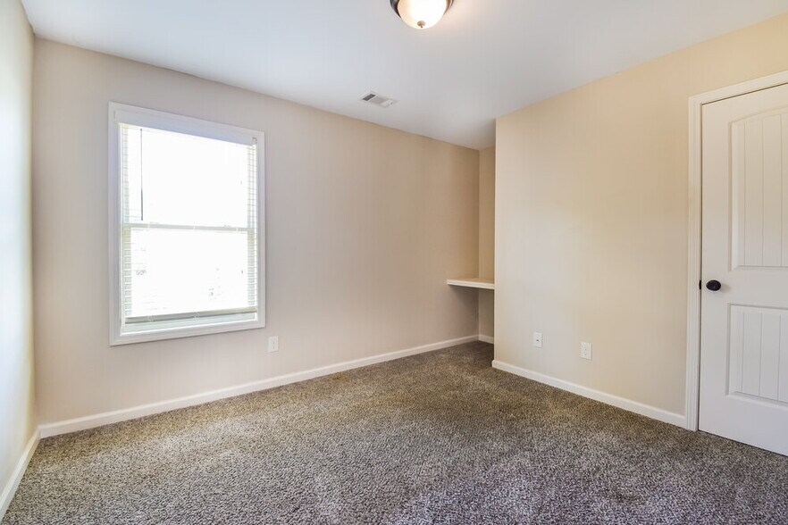 Building Photo - 206 Comet Ct