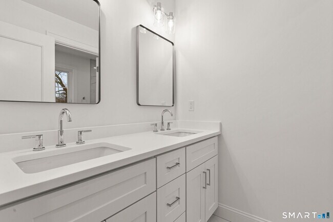 Building Photo - 108 New England Ave