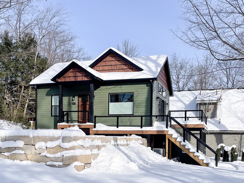 Building Photo - 8073 Outer Dr S