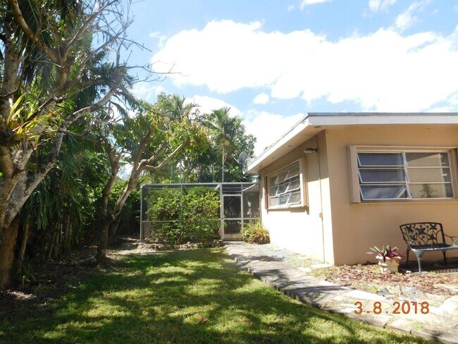Building Photo - 6608 SW 65th St