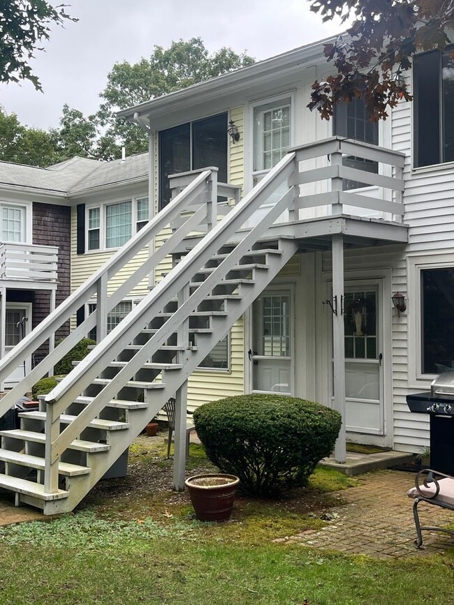 Building Photo - Fully updated 2Bd / 2Br Bassett Pond Condominium in West Yarmouth