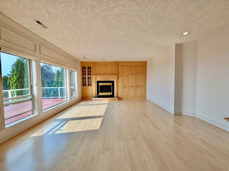 Building Photo - 3014 NW Chapin Dr