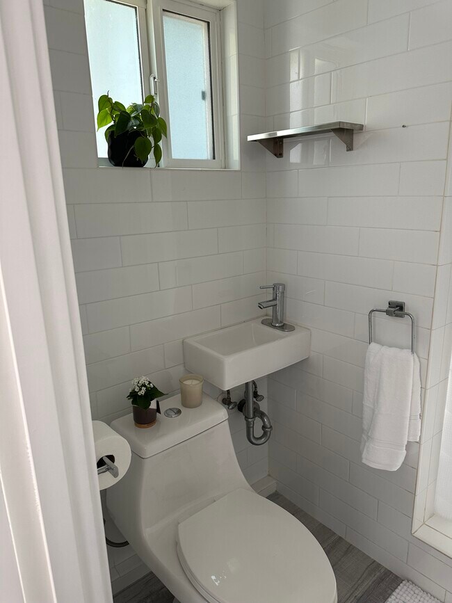 Bathroom view of small p - 4934 Wiota St