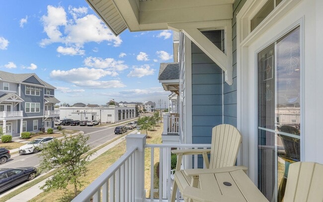 Building Photo - A MUST SEE!! 2-Bedroom Townhome In The Tern! Attached Garage - 400 Yards From Beaches - Dog Frien...