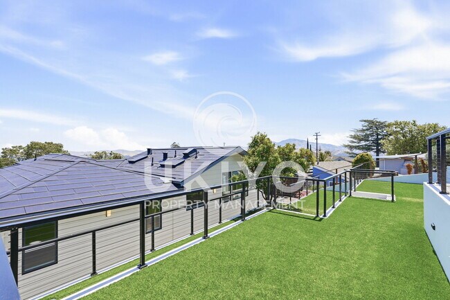 Building Photo - 133 Hilltop Crescent
