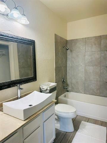 Building Photo - 4800 W Lovers Ln