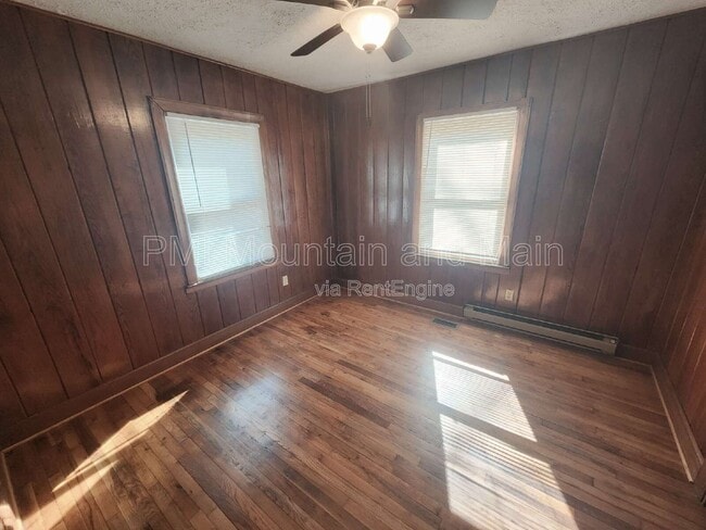 Building Photo - 2 Woodlands Dr