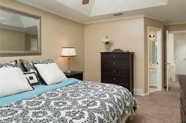 Building Photo - 13307 Walnut St