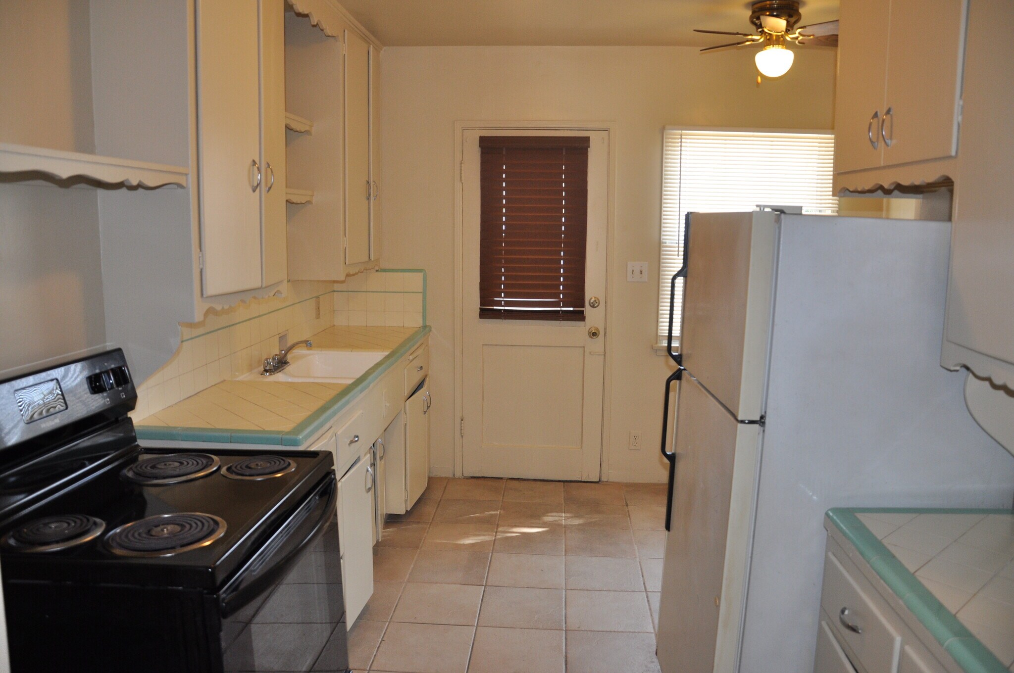 Building Photo - 518 Naranja Dr