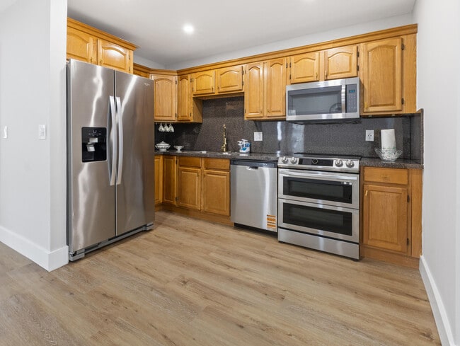 Building Photo - 1322 Riverside Cir