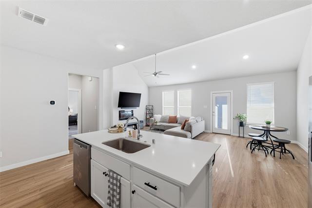 Building Photo - 2417 Mankato Dr