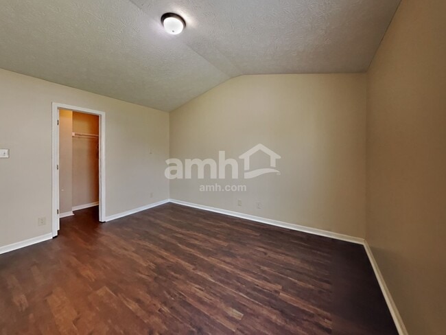 Building Photo - 710 Gatewood Dr