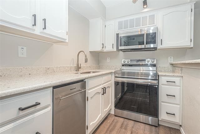 Building Photo - 3022 Forest Ln