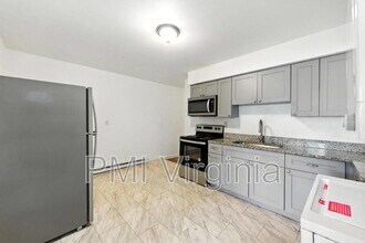 Building Photo - 3237 Verdun Ave