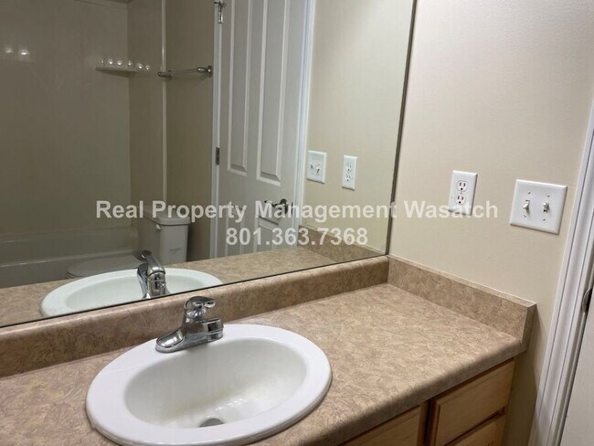 Building Photo - 380 N 500 W