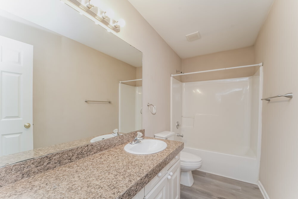 Building Photo - 2320 Highland Park Dr