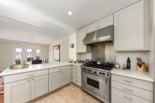 Building Photo - 2255 Beach St