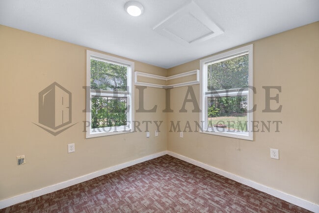 Building Photo - 1628 S Palisade St