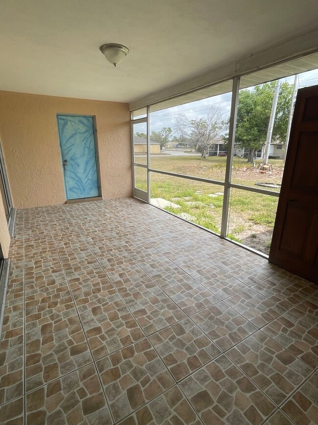 Building Photo - Charming 2-Bedroom, 2-Bathroom Duplex for Rent!