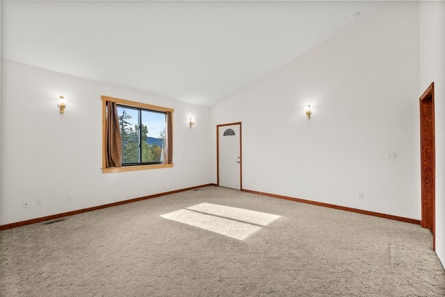 Building Photo - Yelm Country Living | 3 Bed, 3 Bath Home on 2.5 Acres | Solar Panels!