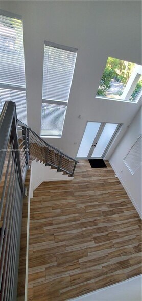 Building Photo - 3790 Oak Ave