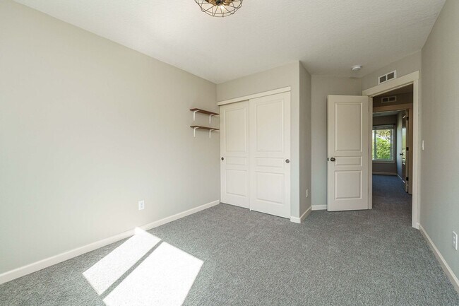 Building Photo - Cul-de-Sac Living at Its Best – Updated 3BR with Garage & A/C!
