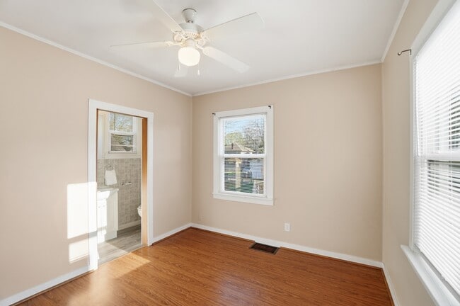 Building Photo - 1033 Forest Ave