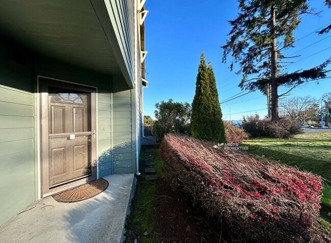 Building Photo - 915 SW Kimball Dr