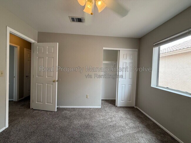 Building Photo - 3725 E Taro Ln