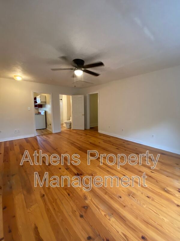 Building Photo - 285 N Rocksprings St