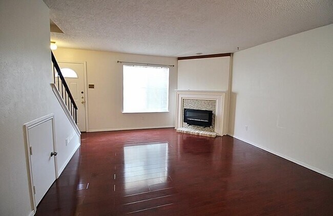 Building Photo - 115 Austin Stone Dr