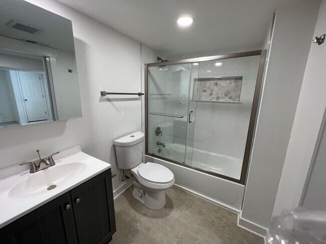 Building Photo - Coming Soon in Independence – Updated 3-Bedroom Duplex with 1-Car Garage