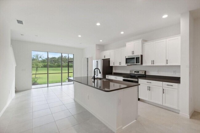 Building Photo - 3462 Caravelle St