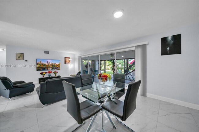 Building Photo - 246 SE 44th St