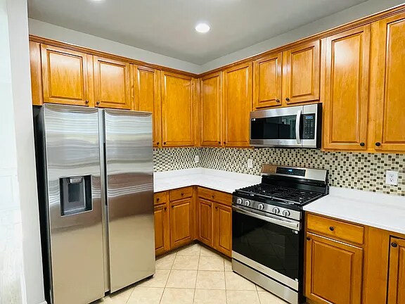 Building Photo - 411 Plank Bridge Way