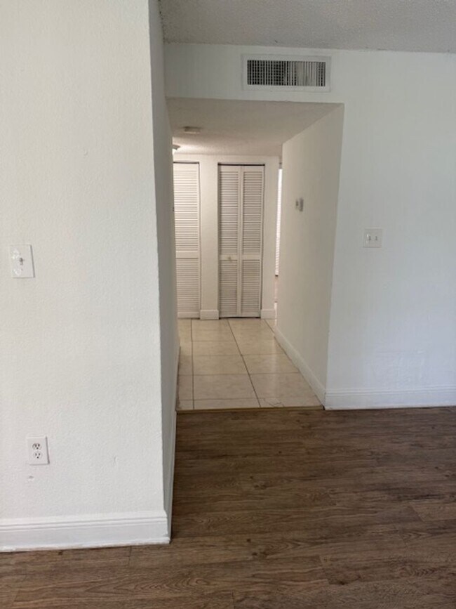 Building Photo - Millennium Palms - 4717 C