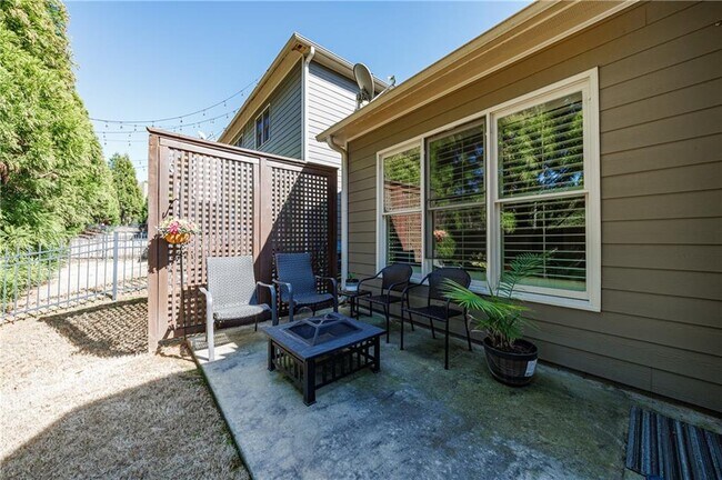 Building Photo - 8445 Village School Dr