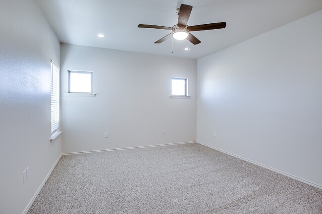 Building Photo - Luxury 3/2/2 Duplex in South Lubbock!