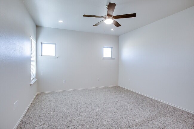 Building Photo - Wonderful 3/2/2 Townhome!