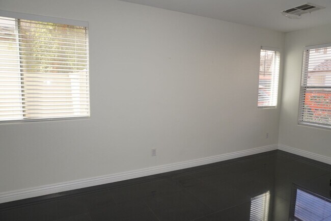 Building Photo - 4 Bedroom Home in Henderson NV!