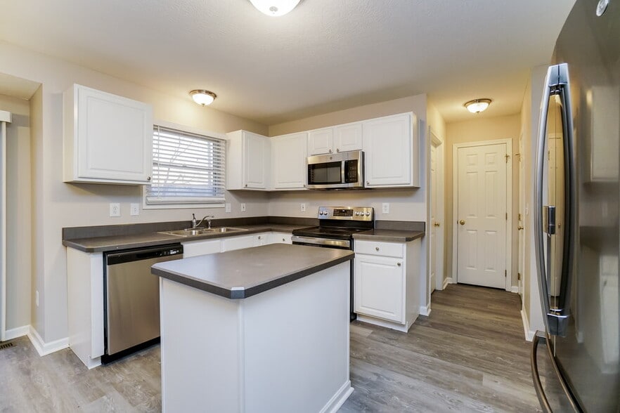 Building Photo - 438 Wheatfield Dr