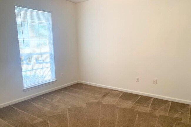 Building Photo - 499 Spring Brook Ln