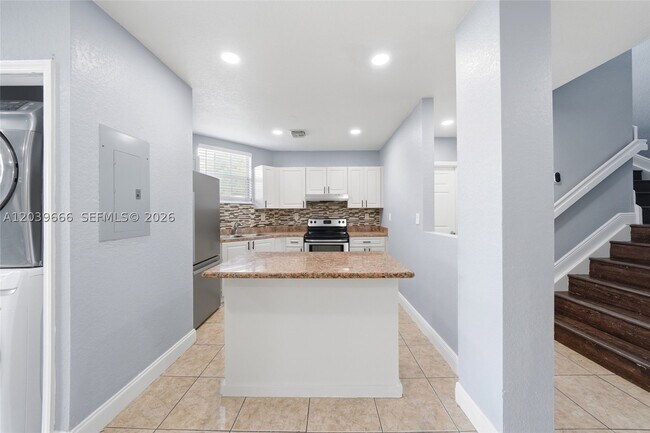 Building Photo - 902 SW 8th Pl