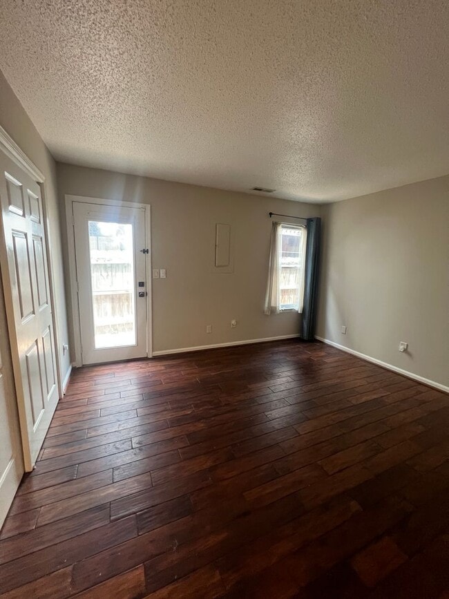 Building Photo - 2 Bed 2 Bath Home for Rent in Norfolk