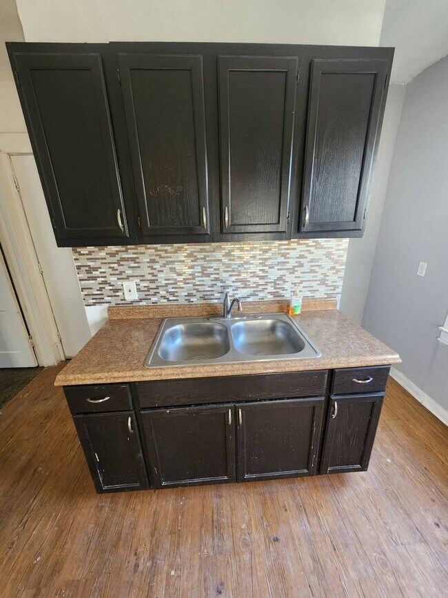 Building Photo - 11702 Honeydale Ave