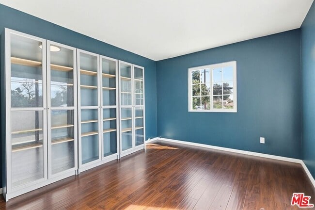 Building Photo - 2200 Easy Ave