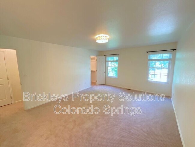 Building Photo - 1857 Lorraine St