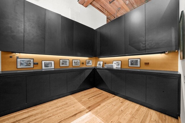 Building Photo - 1327 W Washington Blvd