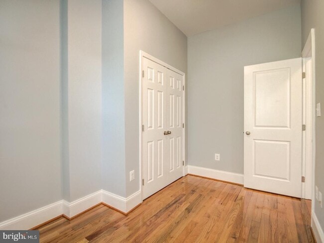 Building Photo - 424 Elm St NW