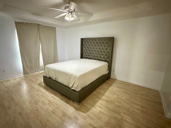 Building Photo - Modern 3-Bedroom Single-Family Home for Re...